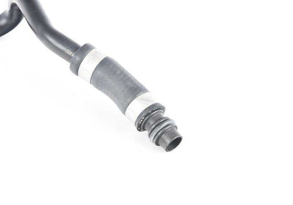 Tubo de retorno del refrigerante OEM 11531711885 para BMW E38. Original BMW.