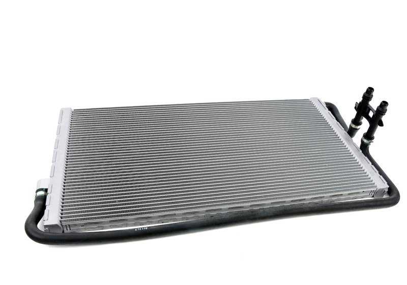 Radiateur d'eau OEM 1711284244 pour BMW F10, F06, F12, F13. Compatible avec toutes les versions de ces modèles. Pièces BMW originales.