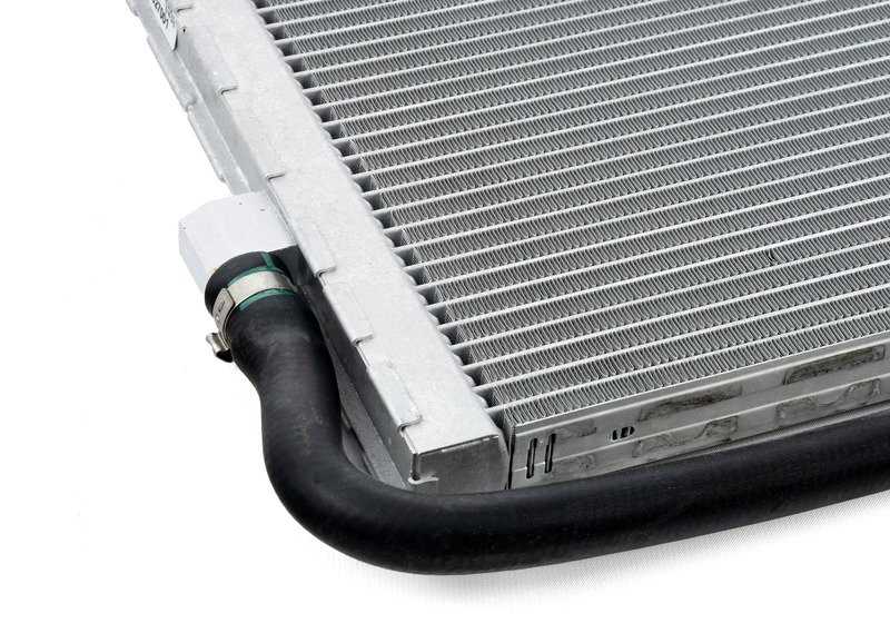 Radiateur d'eau OEM 1711284244 pour BMW F10, F06, F12, F13. Compatible avec toutes les versions de ces modèles. Pièces BMW originales.