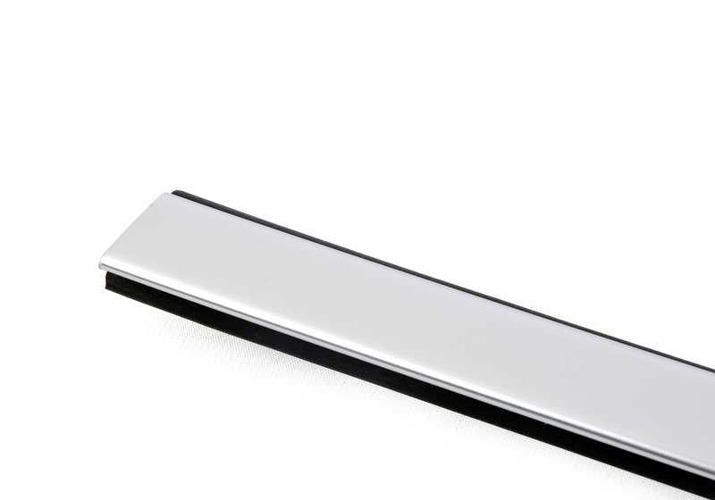 Lateral molding of the left front frame OEM 51767283639 for BMW F21, F21N, F22, F87, F87N. Satin aluminum finish. Original BMW.