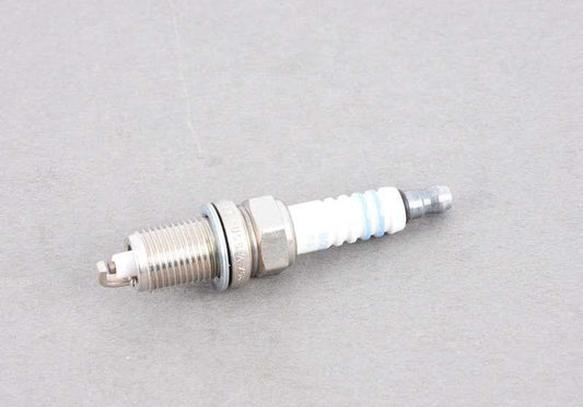 Bujía de encendido OEM 12129065062 para BMW E31. Compatible con motores que utilizan BOSCH FR8LC. Pieza original BMW.