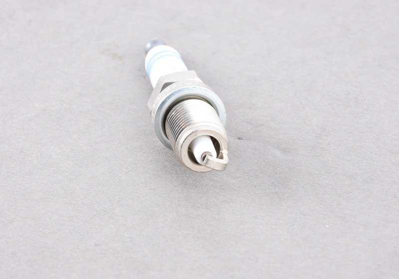Bujía de encendido OEM 12129065062 para BMW E31. Compatible con motores que utilizan BOSCH FR8LC. Pieza original BMW.