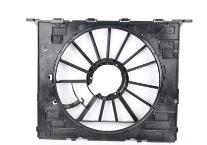 Soporte ventilador con anillo acústico OEM 17428638430 para BMW G30 520i y 530e. Compatible con modelos automáticos y tracción trasera fabricados entre 2017 y 2020. Pieza original BMW.