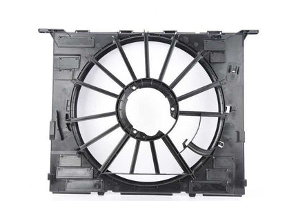 Soporte ventilador con anillo acústico OEM 17428638430 para BMW G30 520i y 530e. Compatible con modelos automáticos y tracción trasera fabricados entre 2017 y 2020. Pieza original BMW.