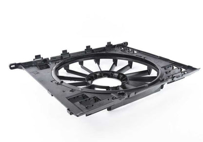 Soporte ventilador con anillo acústico OEM 17428638430 para BMW G30 520i y 530e. Compatible con modelos automáticos y tracción trasera fabricados entre 2017 y 2020. Pieza original BMW.