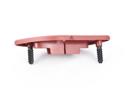 Embellecedor salida cinturón trasero izquierdo OEM 52207266303 para BMW F12, F12N, F13, F13N. Color rojo vermillón. Original BMW.