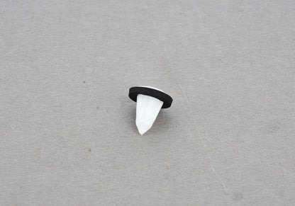 Unterer Clip für BMW 2 G42 -Serie, G87, Serie 5 F90, G30, G31, G38, G60, G61, G68, G90, Serie 6 G32, Serie 7 G11, G12, G70, Serie 8 F91, F92, F93, G14, G15, G16 (OEM 07147446452). Original BMW