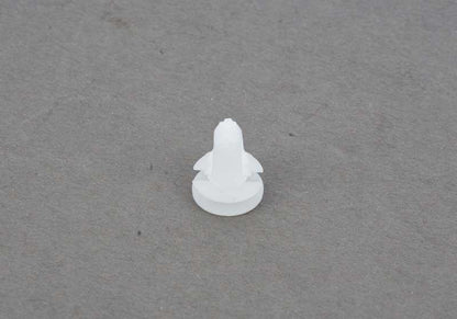 Clip de sujeción OEM 51777145501 para BMW E90 M3 (VA91, VA92, PM91, PM92). Original BMW.
