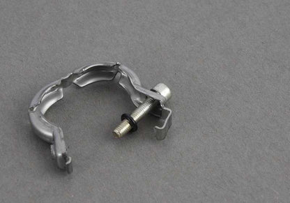 Abrazadera de escape (V-Band) OEM 18307811199 para BMW E90, E70, E71. Pieza original BMW. Ideal para fijar catalizadores, filtros antipartículas y sistemas de escape.
