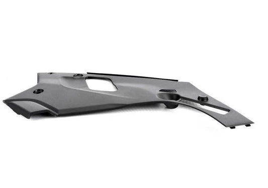 Oberer rechter Motorfachabdeckung für die BMW 5 F90 -Serie, G30, G31, G38 (OEM 51767349604). Original BMW.