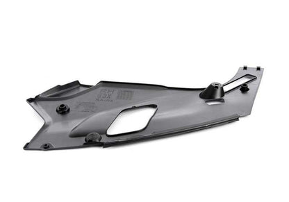 Coperchio compartimento del motore in alto a destra per BMW 5 F90, G30, G31, G38 (OEM 51767349604). BMW originale.