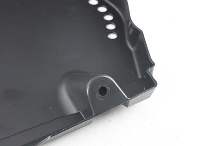 Coperchio posteriore basso OEM 51757186522 per BMW F10 e F11. Compatibile con versioni 518D e 520D. BMW originale BMW.