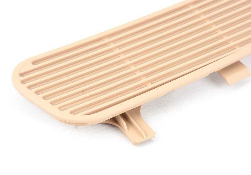 Rejilla de ventilación derecha guantera OEM 51468204356 para BMW E39. Color beige arena. Pieza original BMW.