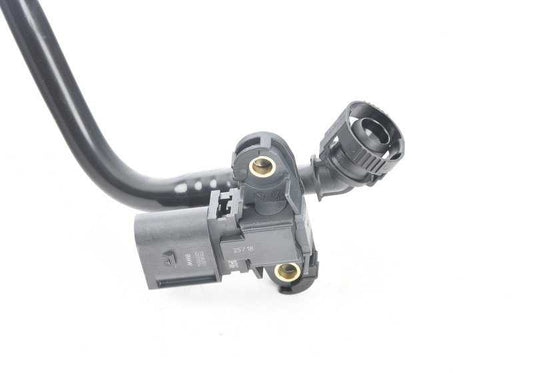 Válvula de ventilación del depósito con tubo OEM 13907636145 para BMW F22, F23, F30, F30N, F31, F31N, F32, F33, F34, F35, F36, F07N, F10, F10N, E84, F25, F26, F15, F16. Original BMW.