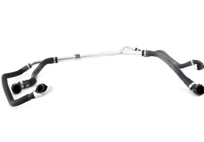 Tubo de conexión radiador-termostato OEM 17122409077 para BMW F87 M2 (todos los modelos N55 de 2015 a 2018). Original BMW.