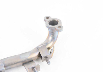 Tubo de refrigerante OEM 11537834250 para BMW E60, E61, E63, E64. Conduce el líquido refrigerante del motor. Compatible con varios modelos Serie 5 y Serie 6. Original BMW.