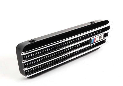 Rejilla lateral delantera derecha OEM 51132694608 para BMW E46. Original BMW.