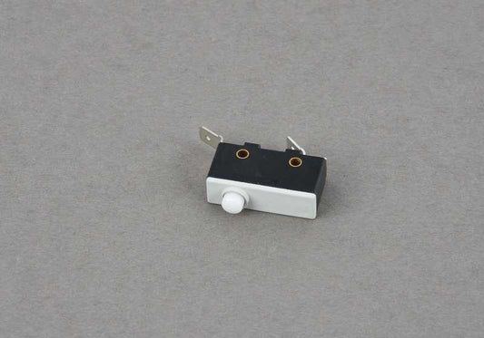 Interruptor microswitch OEM 13631288217 para BMW E28, E24 y E23. Compatible con modelos como 535i, M535i y más. Pieza original BMW para sistema de acelerador y control.