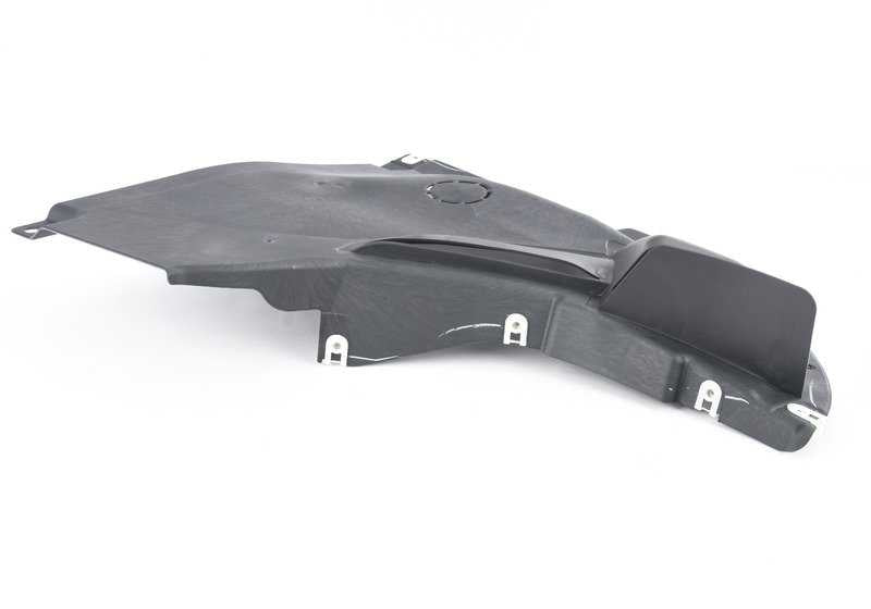 Cubierta inferior izquierda OEM 51717445679 para BMW G01 y G02 (X3 y X4). Compatible con versiones M40d y M40i con tracción total y cambio automático. Original BMW.