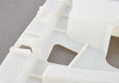 Soporte lateral derecho del parachoques OEM 51128055984 para BMW F80. Original BMW.