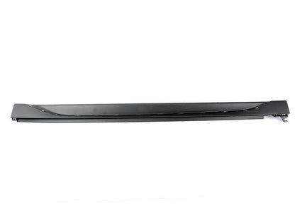Embellecedor lateral izquierdo OEM 51777403399 para BMW F48. Original BMW.