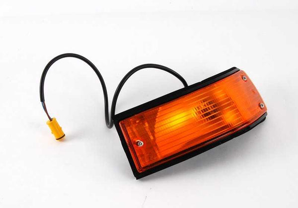 Intermitente derecho OEM 63131373298 para BMW E28. Original BMW.