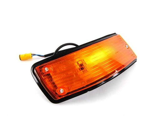 Front gauche intermittent OEM 63131373297 pour BMW E28 {518, 518i, 520i}. Compatible avec les modèles de 1981 à 1987. BMW original.