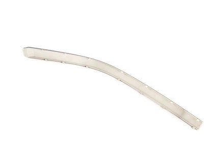 Moldura paragolpes delantera izquierda imprimada OEM 51117005957 para BMW E39. Original BMW. Ideal para sustituir pieza desgastada o dañada en modelos Serie 5 E39.