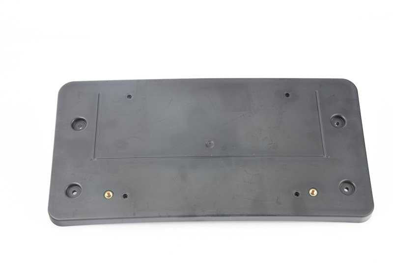 Soporte de matrícula OEM 51118057018 para BMW F22, F23. Compatible con versiones US/Japón. Original BMW.