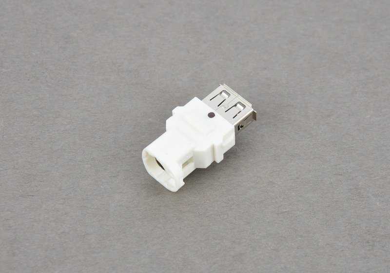 Adaptador USB OEM 84109390501 para BMW F45, F46, F31, F34, F80, F32, F33, F36, F82, F83, F90, G30, G31, G38, G32, G11, G12, F91, F92, F93, G14, G15, G16, F48, F49, F39, G01, G02, F15, F16 y MINI F55, F56, F57. Original BMW y MINI.