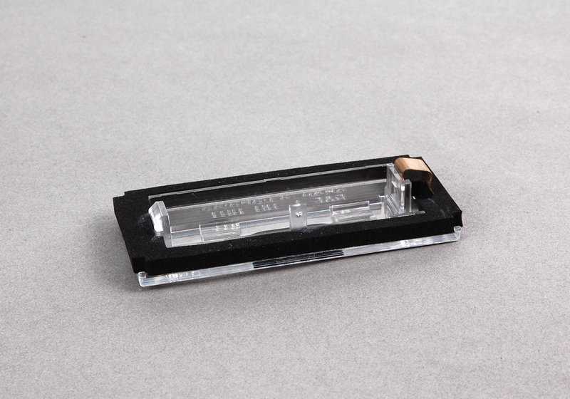 Luz de matrícula OEM 51138244336 para BMW E46. Original BMW.