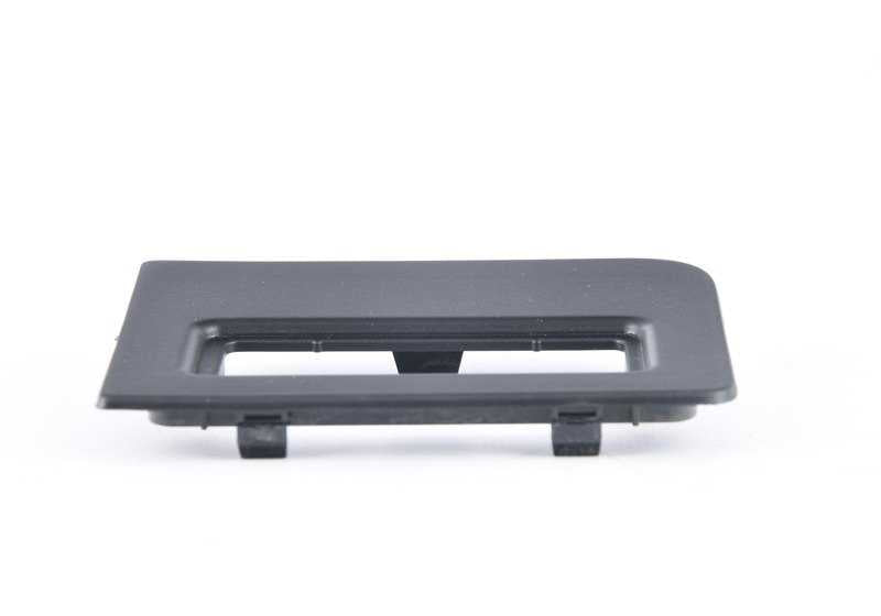 Cubierta embellecedora luz trasera izquierda OEM 51497172137 para BMW E70. Original BMW.