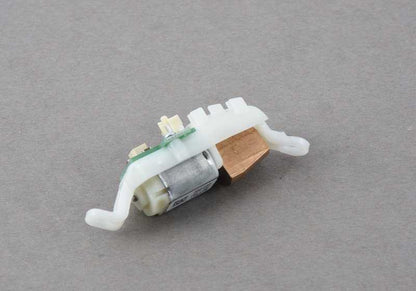 Generador de vibración OEM 61317856691 para BMW F90, G30, G31, G38, G32, G11, G12, F91, F92, F93, G14, G15, G16, G01, G08, F97, G02, F98, G05, G18, F95, G06, F96, G07, G09. Original BMW.