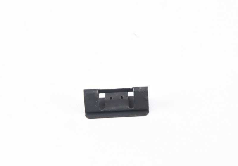 Clip sujeción panel puerta OEM 51417015015 para BMW E39. Pieza original BMW.