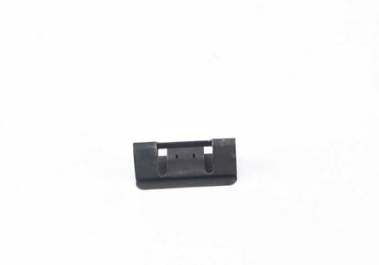 Clip sujeción panel puerta OEM 51417015015 para BMW E39. Pieza original BMW.