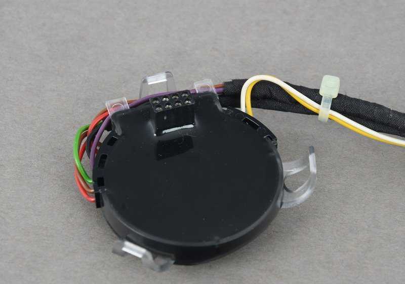 Wiring Right Electric Exterior Mirror for BMW 1 Series E81, E82, E87N, E88, 3 Series E90N, E91N, E92, E93 (OEM 67137194060). Original BMW