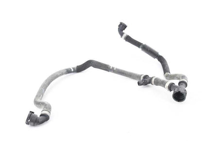 Manguera del sistema de refrigeración OEM 17127808117 para BMW X5 {E70, xDrive35d}. Recambio original BMW.