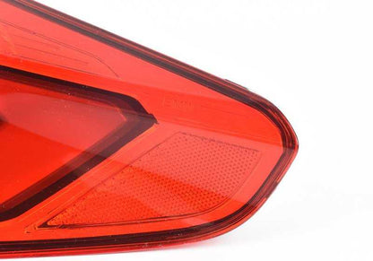 Piloto trasero derecho OEM 63217376470 para BMW G30, F90 (530e, 530i, 530i xDrive, 540d xDrive, 540i). Compatible con versiones automáticas y tracción total o trasera. Original BMW.