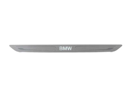 Embellecedor entrada delantera OEM 51477313144 para BMW F15 y F16. Compatible con modelos X5 y X6. Pieza original BMW.