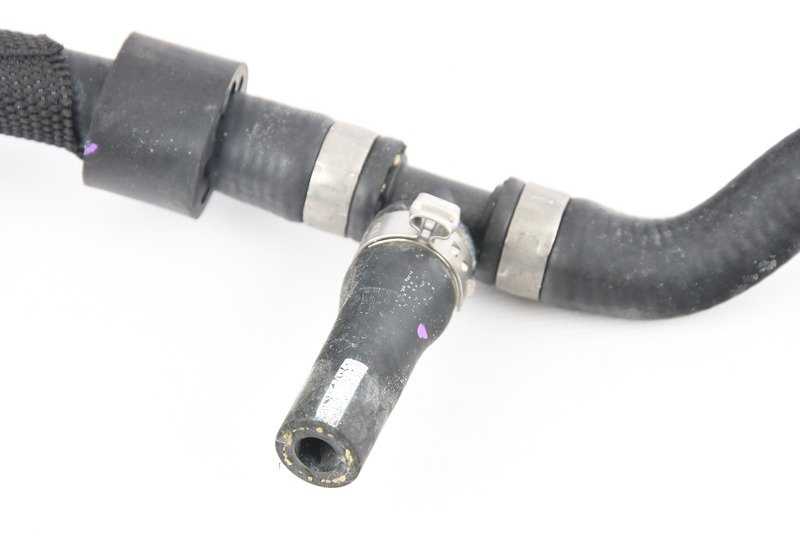 Manguera del refrigerante para BMW E70, E71 (OEM 17127589733). Original BMW.
