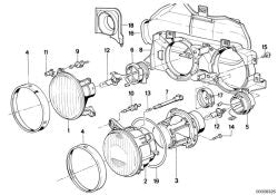 Rechter Befestigungsrahmen für Abblendlichtglas OEM 63121370890 für BMW 3er E30 316, 318. Original BMW.
