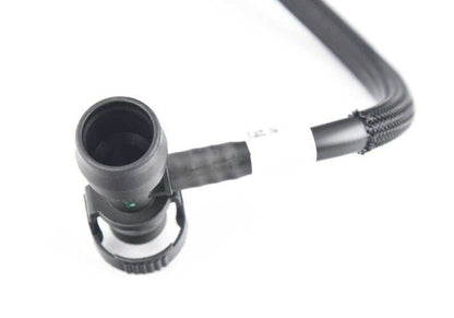 Tubo de ventilación del motor OEM 11158645343 para BMW F20, F21, F22, F23, F30, F31, F34, F35, G20, F32, F33, F36, G22, G26, G30, G31, G38, G32, G11, G12, G01, G08, G02. Original BMW.