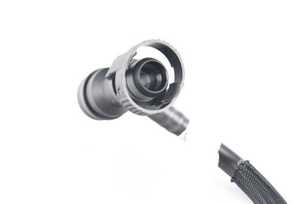 Tubo de ventilación del motor OEM 11158645343 para BMW F20, F21, F22, F23, F30, F31, F34, F35, G20, F32, F33, F36, G22, G26, G30, G31, G38, G32, G11, G12, G01, G08, G02. Original BMW.