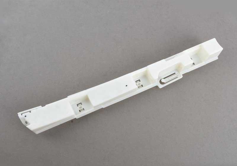 Soporte lateral derecho OEM 51778055990 para BMW F80, F82, F83. Original BMW.