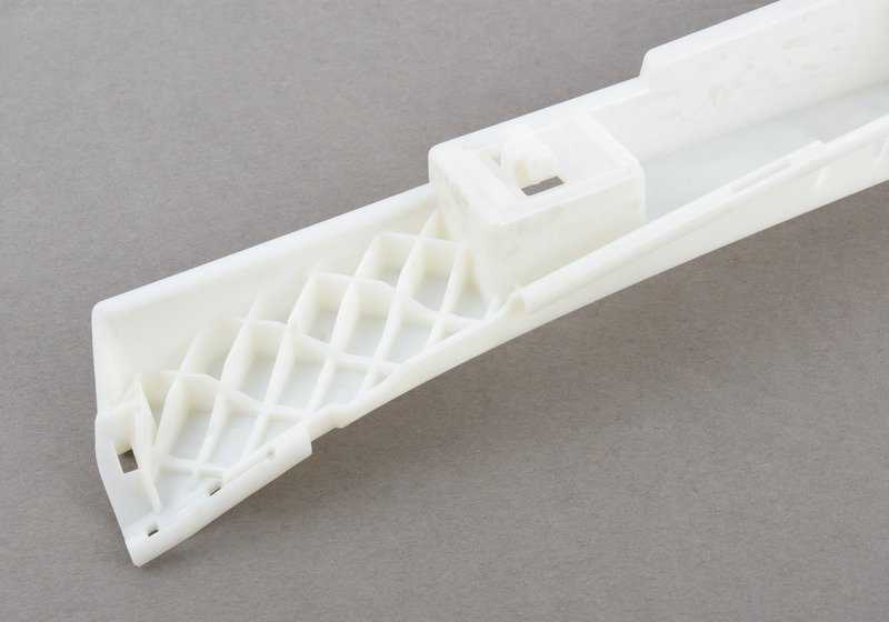 Soporte lateral derecho OEM 51778055990 para BMW F80, F82, F83. Original BMW.