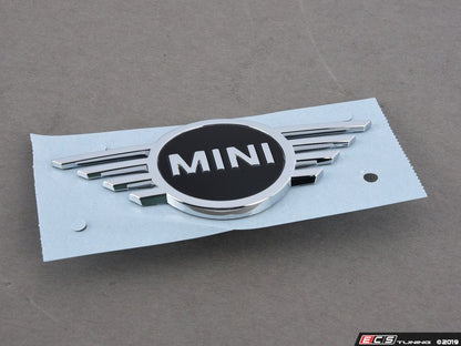 Emblema MINI trasero OEM 51149447808 para MINI F55, F55 LCI, F56, F56 LCI, F56 BEV, F56 BEV LCI, Cabrio F57, Cabrio F57 LCI. Original MINI.