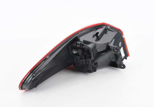 Piloto trasero derecho OEM 63217331282 para BMW F26. Luz trasera original montada en aleta lateral trasera derecha. Compatible únicamente con BMW X4 F26. Original BMW.