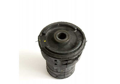 Silentblock de goma OEM 33311094036 para BMW Serie 5 E39. Compatible con el soporte del eje trasero. Original BMW.