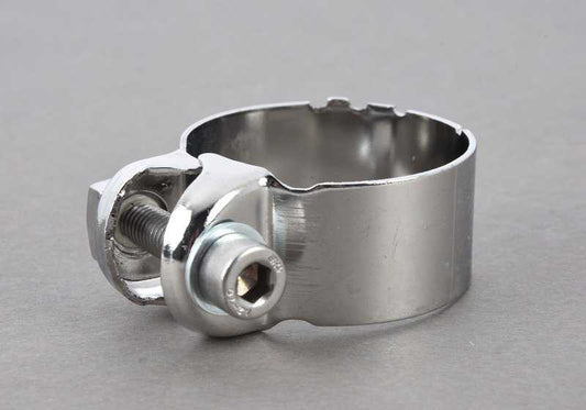 Abrazadera de escape izquierda Ø49 OEM 18211454381 para BMW Motorrad R100 GS, GS PD y R100 R (modelos R247). Compatible con producciones entre 1986 y 1996. Original BMW.