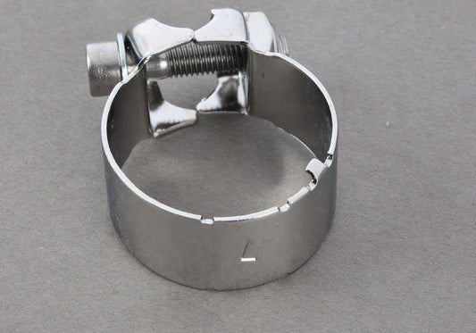 Abrazadera de escape izquierda Ø49 OEM 18211454381 para BMW Motorrad R100 GS, GS PD y R100 R (modelos R247). Compatible con producciones entre 1986 y 1996. Original BMW.